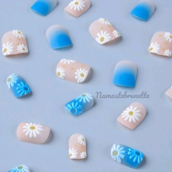 2/$16 Boho Blue Ombe Daisy Press On Nails - Picture 1 of 17